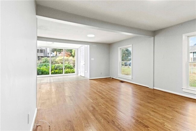 Building Photo - 2314 Wayside Dr