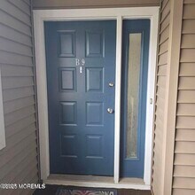 Building Photo - 290 N Main St