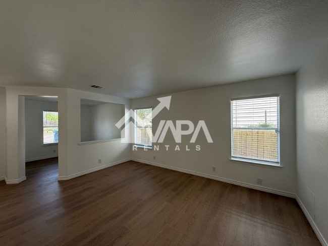 Foto del edificio - 7714 Hedrick Farm