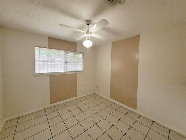 Building Photo - 12111 Pompano Ln