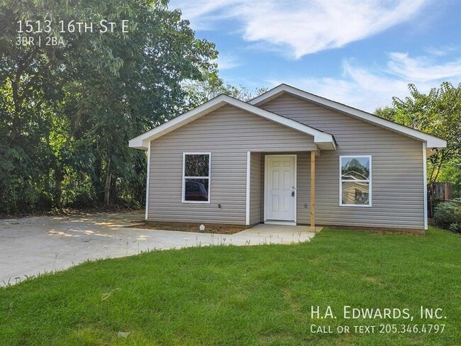 Photo - 1513 16th E St House