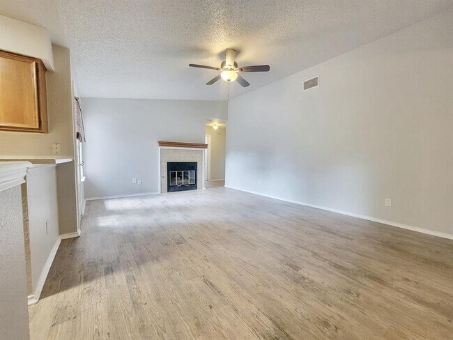 Building Photo - 5811 Shreveport Dr