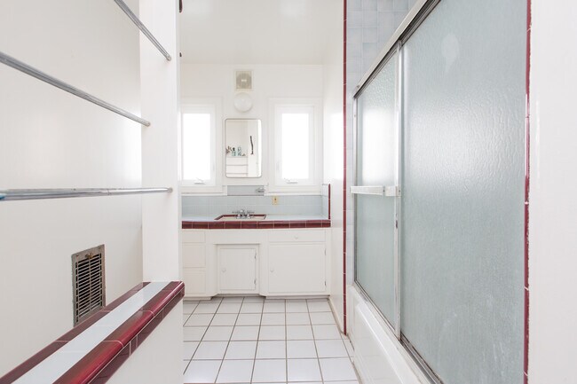 Building Photo - 1302 E Loma Alta Dr