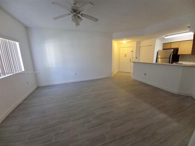 Building Photo - 2550 SW 18th Terrace