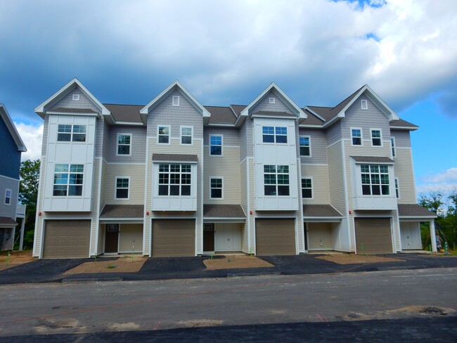 Building Photo - Amelia Villages