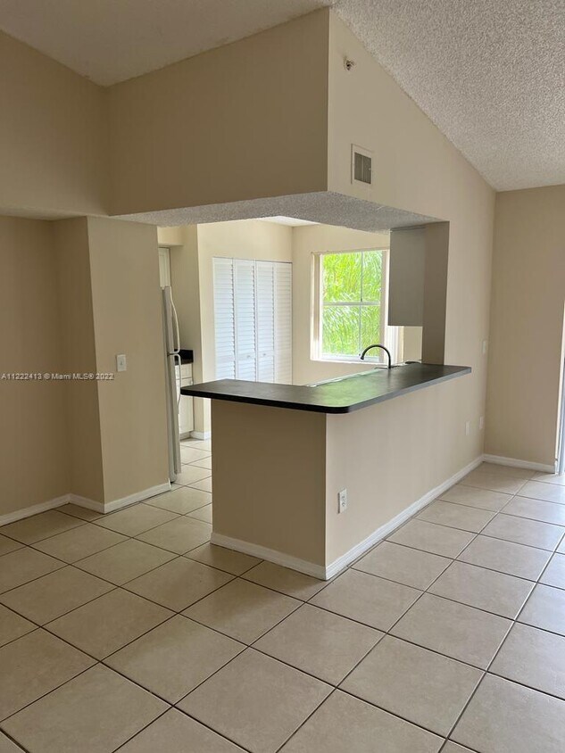 165 NW 96th Terrace Unit 3301, Pembroke Pines, FL 33024 Condo for