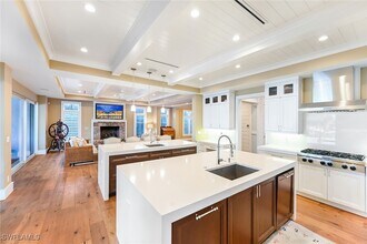 Building Photo - 481 21st Ave S