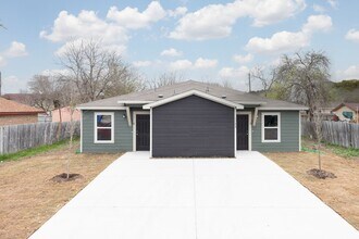 Building Photo - 1143 Magnolia St