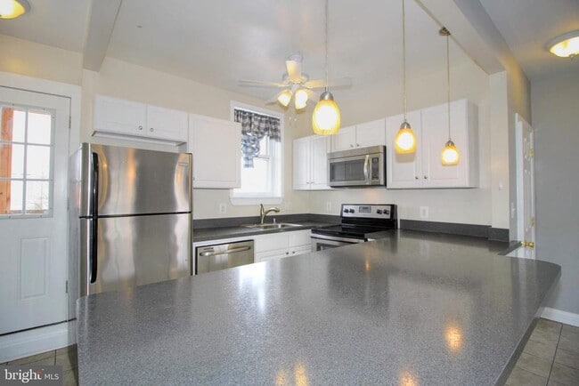 Building Photo - 22 N Market St