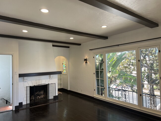 Large living room with fire place floor to ceiling windows - 1614 Cimarron St