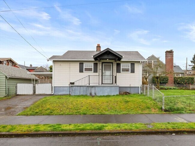 Building Photo - 2 bedroom, 1 bath now available in North P...