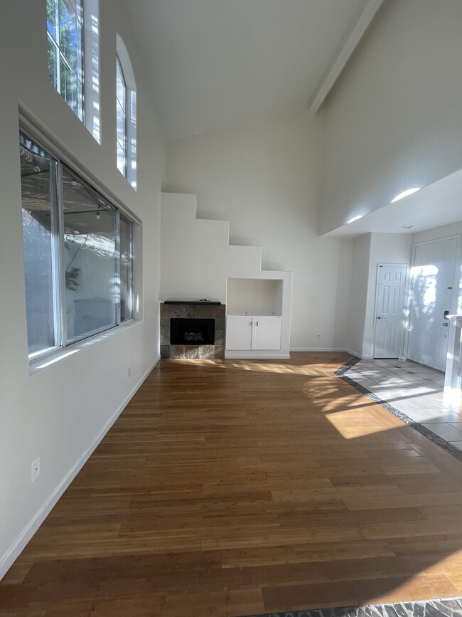 Building Photo - 6471 Kingbird Ln
