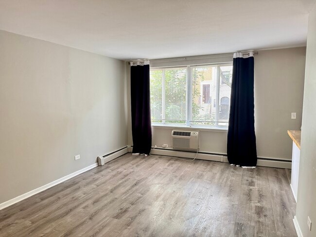 Building Photo - 539 W Stratford Pl