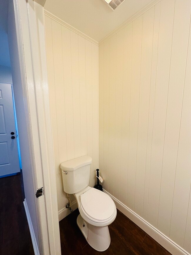 Medio baño nivel principal - 703 Idlewood Ln