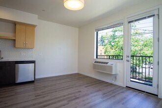 Building Photo - 6015 S Virginia Ave