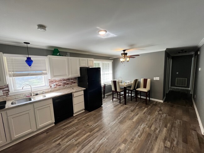 Foto del edificio - 1308 Carroll Heights Rd