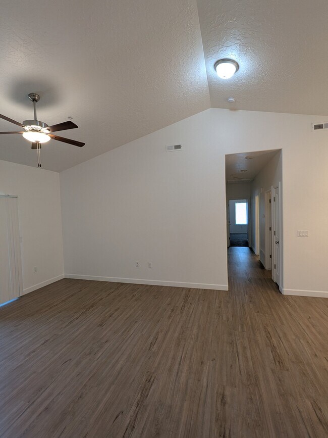 Foto del edificio - 344 S 740 W