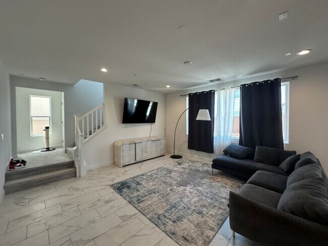 Foto del edificio - Spacious 4-Bedroom, 3-Bath Home in Southea...