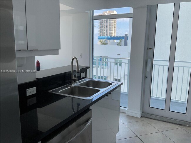 Building Photo - 7600 Collins Ave