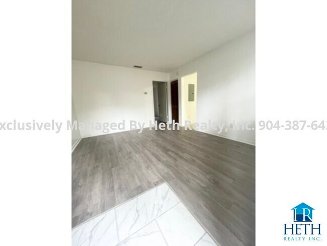 Building Photo - Remodeled 1 Bedroom Apartment