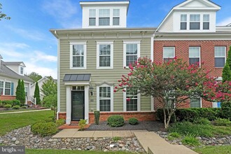 Building Photo - 59 Steeplechase Dr