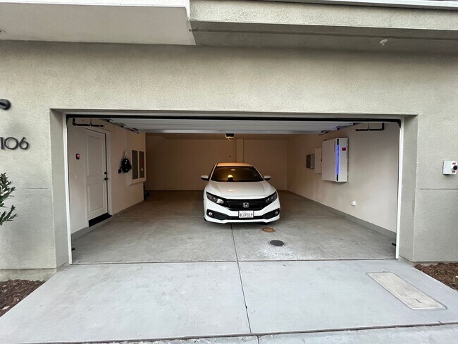 Foto del edificio - Welcome to modern living in the sought-after Rancho Peñasquitos neighborhood!