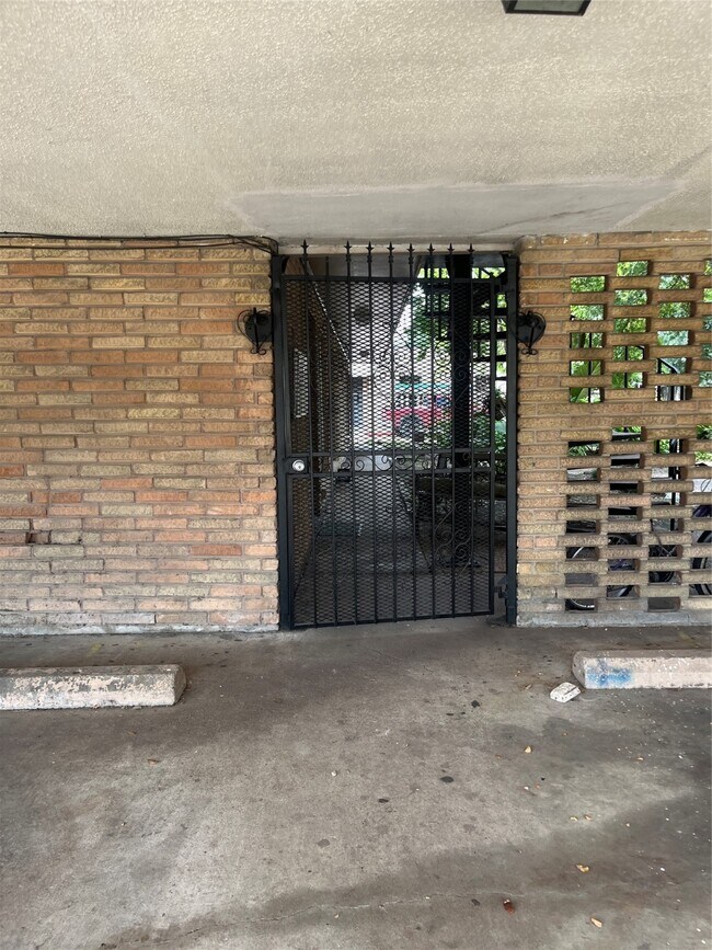 Foto del edificio - 4624 Bell St