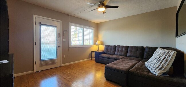 Foto del edificio - 8075 112th St N