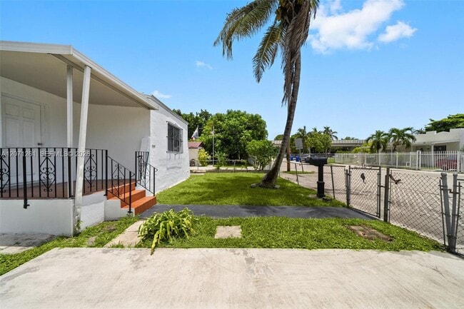 Foto del edificio - 1227 NW 27th St