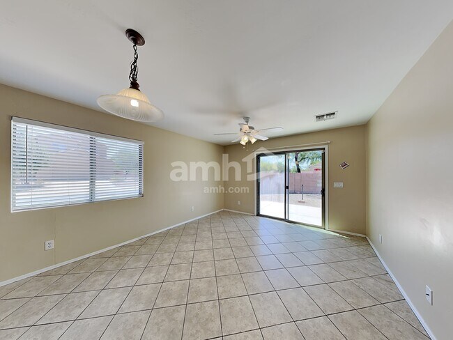 Foto del edificio - 641 W Flaming Arrow Dr