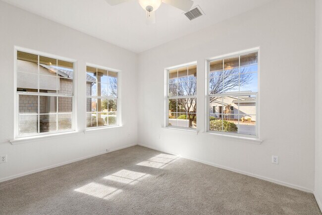 Building Photo - 533 N Cortina St