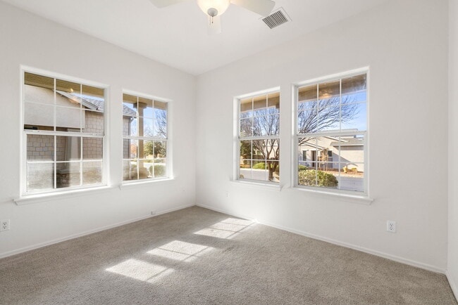 Foto del edificio - 533 N Cortina St