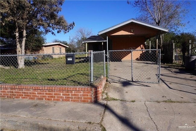 Building Photo - 406 S 10th St