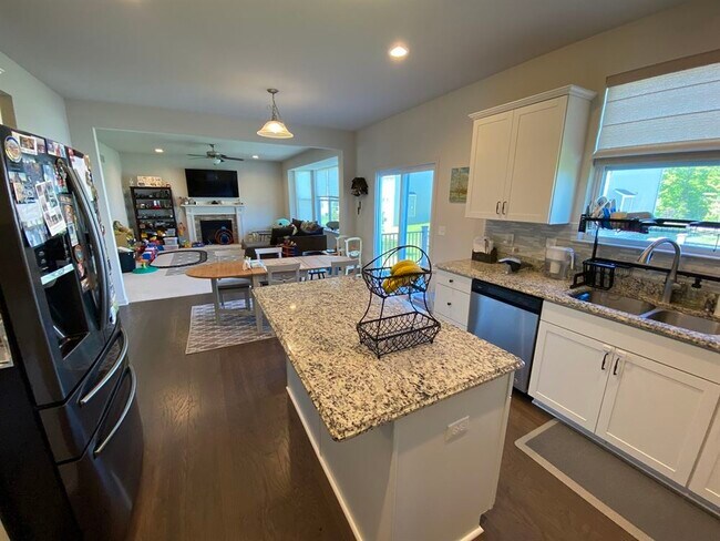 Building Photo - 4263 Lilac Ln