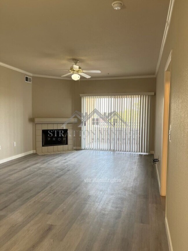 Foto del edificio - 5401 E Van Buren St
