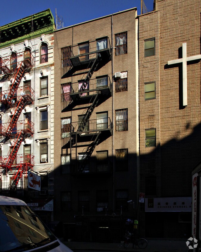 Building Photo - 95 Madison St