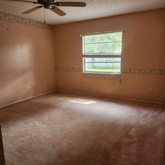 Building Photo - 3142 Carlsbad St