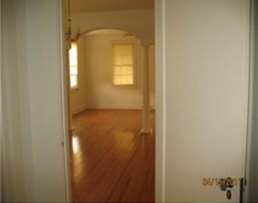 Foto del edificio - Spacious Upper Duplex
