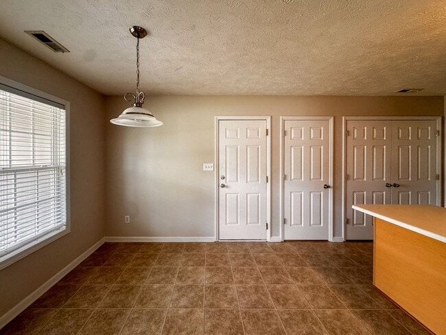 Building Photo - Lovely 3 Bed 2 Bath Plus Bonus Room Home in Raeford