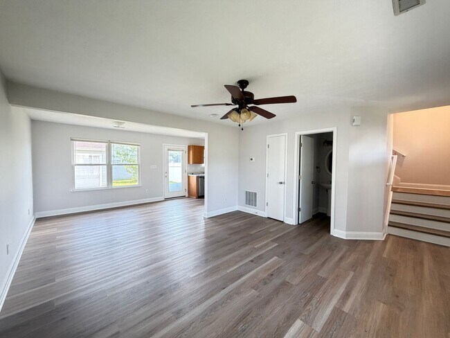 Foto del edificio - 6611 Hunters Creek Blvd