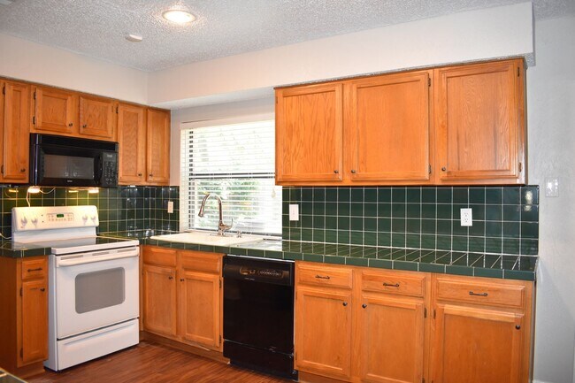 Building Photo - 414 Teal Wood Ln