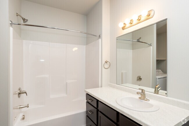 1BR, 1BA - 860SF2 - Baño - The Brixx Phase II