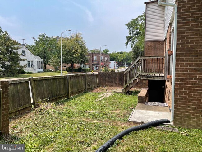 Building Photo - 1203 N Stuart St