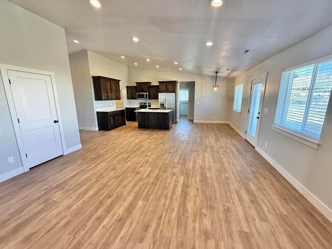 Building Photo - 884 W Factory St