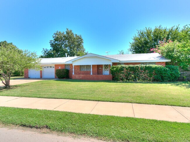 Foto del edificio - 3 Bed / 1.5 Bath + Located in OKC