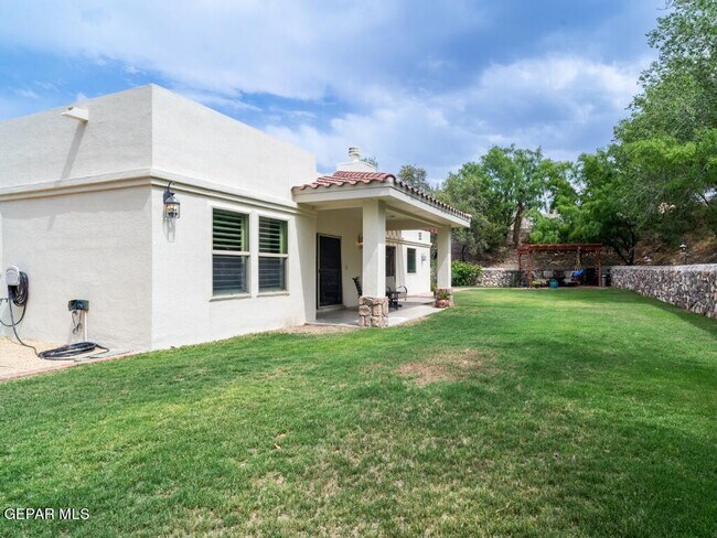 Building Photo - 528 La Cantera Dr