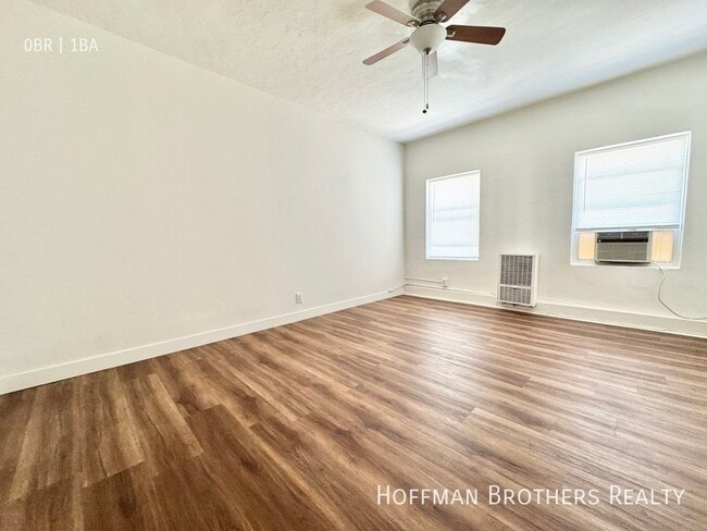 Building Photo - 800 N Las Palmas Ave