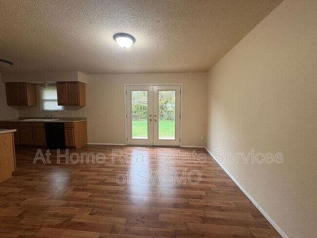 Foto del edificio - 1340 E Sunset St