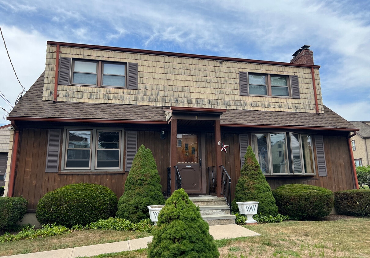 1 Gerry St Unit 2, Greenwich, CT 06830 Apartments in Greenwich, CT