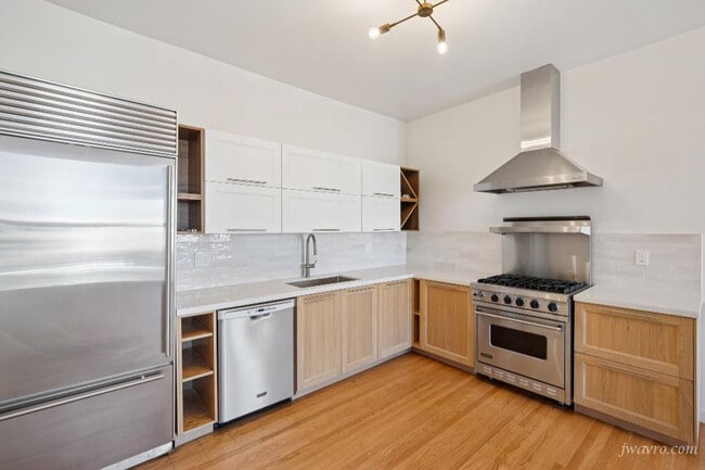 Building Photo - 354 Castro St